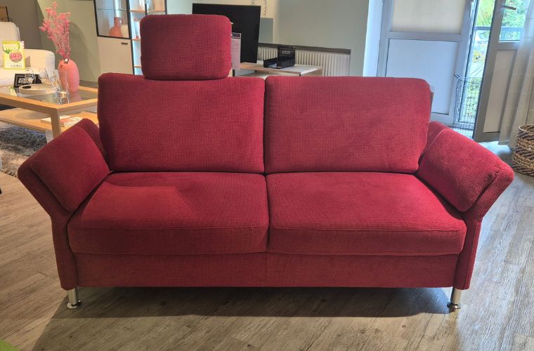 Rotes 3-sitziges Sofa namens Lena.